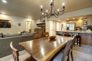 Amazing Ski-In Ski-Out Condo, Pet Friendly - Very Spacious - CM236