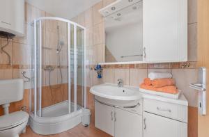 Apartment in Sukošan with Seaview, Terrace, Air condition, WIFI (3495-3)