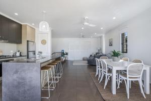 Villa Sangiovese - Unit Two - 2-2 Heath Street
