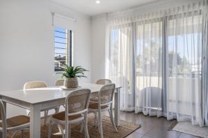 Villa Sangiovese - Unit Two - 2-2 Heath Street