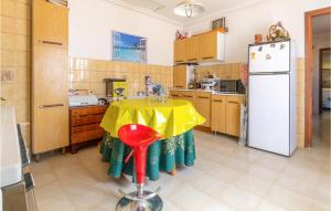 Stunning Home In Villarrín De Campos