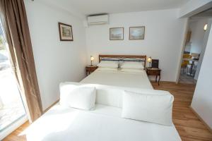 Wohnung in Duće mit Großem Balkon
