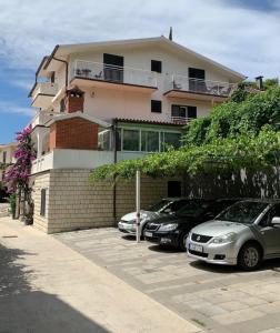 Wohnung in Duće mit Großem Balkon 