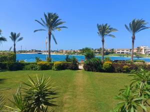 فيلا اول صف بحيره صخريه مارينا 5