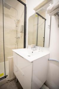 Hotels Hotel Restaurant des 4 Ecluses : Chambre Double Standard