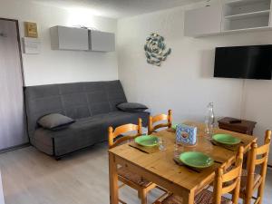 Studio Cabine avec Loggia, Parking, Proche mer, TV, Lave-Linge, 2 Vélos, Port Leucate, 4 Pers. - FR-1-798-4