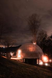 Glamping Dome Lake and Mountain Views Hot Tub by Hiawassee Glamping