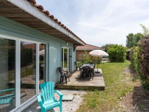 Maisons de vacances Maison avec Piscine a Parentis-en-Born, pres du Lac – 3 Chambres, Terrasse et WiFi Inclus - FR-1-319-572 : photos des chambres