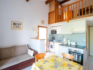 Pavillon T2 avec Mezzanine et Parking Privatif à Gruissan - FR-1-409-269