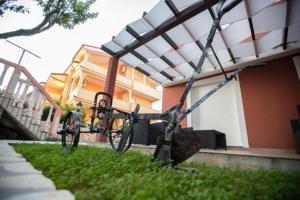 Geräumige Wohnung in Lopar mit Terrasse, Grill und Garten