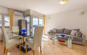 2 Bedroom Gorgeous Apartment In Medulin 