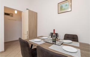 Beautiful Apartment In Baric Draga With Wifi 