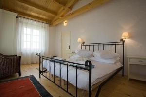 Hochwertig ausgestattete Ferienvilla mit großem Garten- und Poolbereich