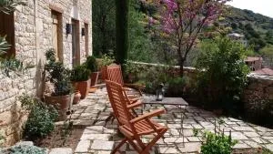 Traditionelles Steinhaus in friedlichem Bergdorf, Privatsphäre, einzigartige Ästhetik und schöne Aussicht - Nestáni