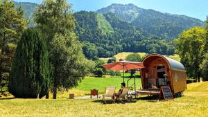 Maisons de vacances Hostel des Combes Privatisation complete : Maison 4 Chambres