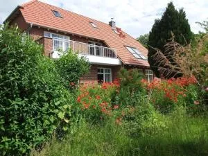 Ruhige FeWo im Grünen mit Balkon, Terrasse und großem Garten - Stönkvitz