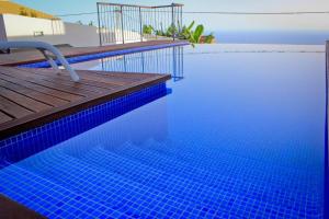 Ferienhaus in Estreito Da Calheta mit Privatem Pool und Meerblick - Ubytování bez kategorie ve městě Jardim do Mar