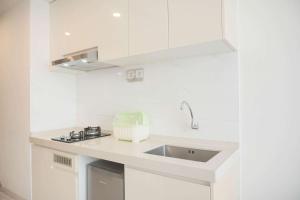 Nice and Cozy Studio Sky House BSD Apartment By Travelio
