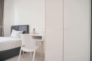 Nice and Cozy Studio Sky House BSD Apartment By Travelio