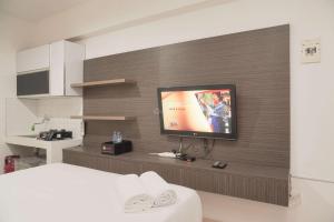 Cozy Living Studio at Green Bay Pluit Apartment By Travelio