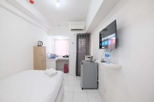 Simply Look Studio at Mont Blanc Bekasi Apartment By Travelio