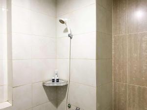 Simply Look Studio at Grand Dhika City Apartment By Travelio