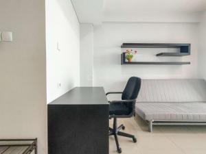 Nice and Comfy 1BR at Dago Suites Apartment By Travelio