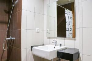 Nice and Comfy 1BR at Dago Suites Apartment By Travelio