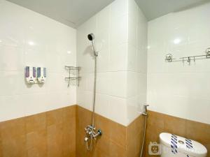 Comfort and Strategic 2BR at Green Pramuka City Apartment By Travelio