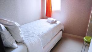 Good 2BR Apartment At Green Pramuka City By Travelio