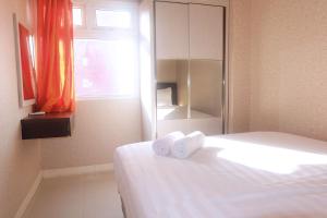 Good 2BR Apartment At Green Pramuka City By Travelio