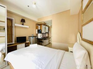 Spacious Studio Room Apartment at Parahyangan Residence By Travelio