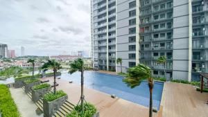 Restful and Modern 3BR at Daan Mogot City Apartment By Travelio