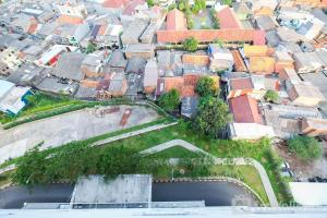 Comfy 2BR Bassura City Apartment near Bassura Mall By Travelio