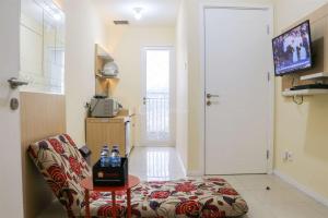 Minimalist 1BR Apartment Parahyangan Residence By Travelio