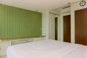 Great Deal 2BR Apartment Springhill Terrace Residence By Travelio