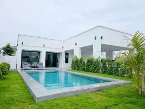 The MaBella Pool Luxury Villa Pattaya - Pluak Daeng