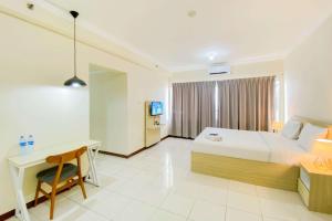 Homey Studio (No Kitchen) at Grand Palace Kemayoran Apartment By Travelio
