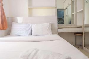 Warm and Cozy 2BR Green Pramuka Apartment near Mall By Travelio