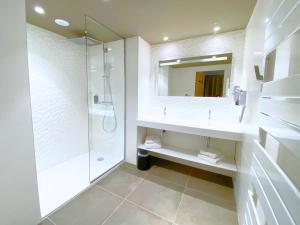 Hotels Brit Hotel Piscine & Spa - Fougeres : Suite Junior