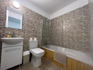 Natalias Townhouse, Margarita Gardens 003