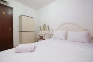 Comfort Stay 2BR at LAvenue Pancoran Apartment By Travelio