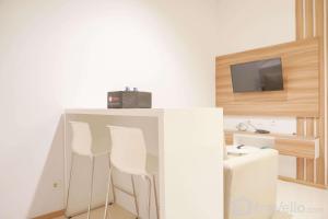 Nice and Comfort 1BR at 25th Floor Samara Suites Apartment By Travelio