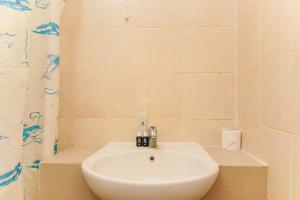 Cozy Living 1BR Maple Park Sunter Apartment By Travelio