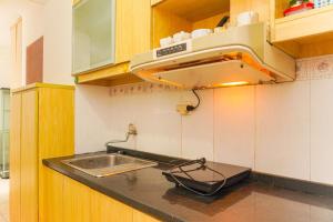 Cozy Living 1BR Maple Park Sunter Apartment By Travelio