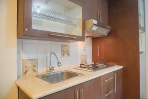 Best Homey 2BR Apartment Mediterania Palace Residence By Travelio