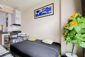 Homey and Warm 2BR at Signature Park Grande Apartment By Travelio