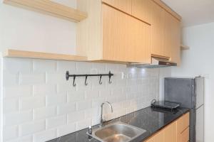 Minimalist and Cozy Studio West Vista Apartment By Travelio