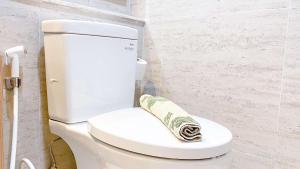 Spacious and Comfort Stay 3BR at Gold Coast Apartment By Travelio