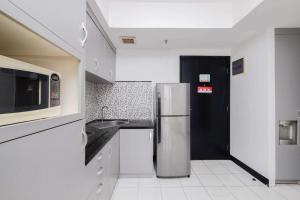 Nice and Elegant 1BR at The Wave Kuningan Apartment By Travelio